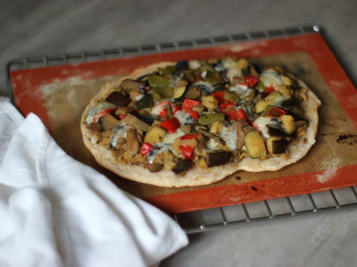 Pizza-anti-gaspi-ratatouille-houmous-lentilles-vertes-In-Extremis