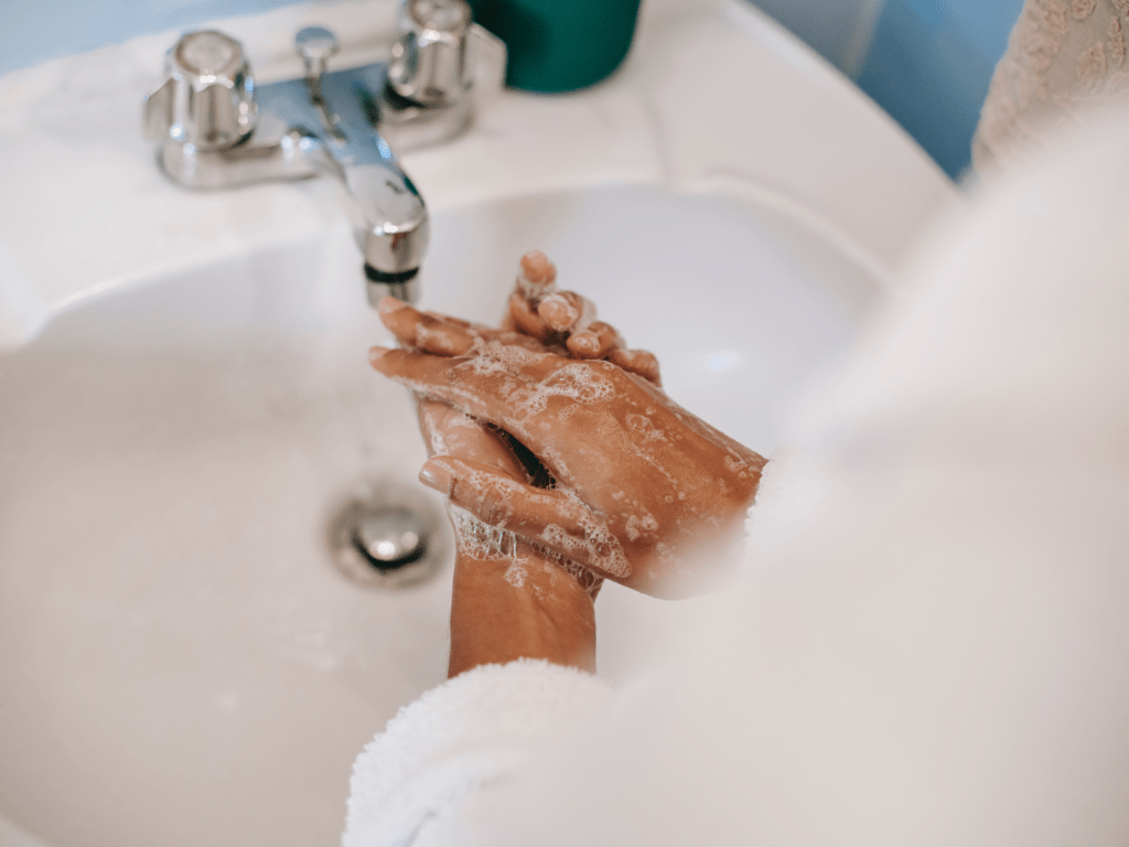 économiser-eau-laver-mains-couper-l'eau