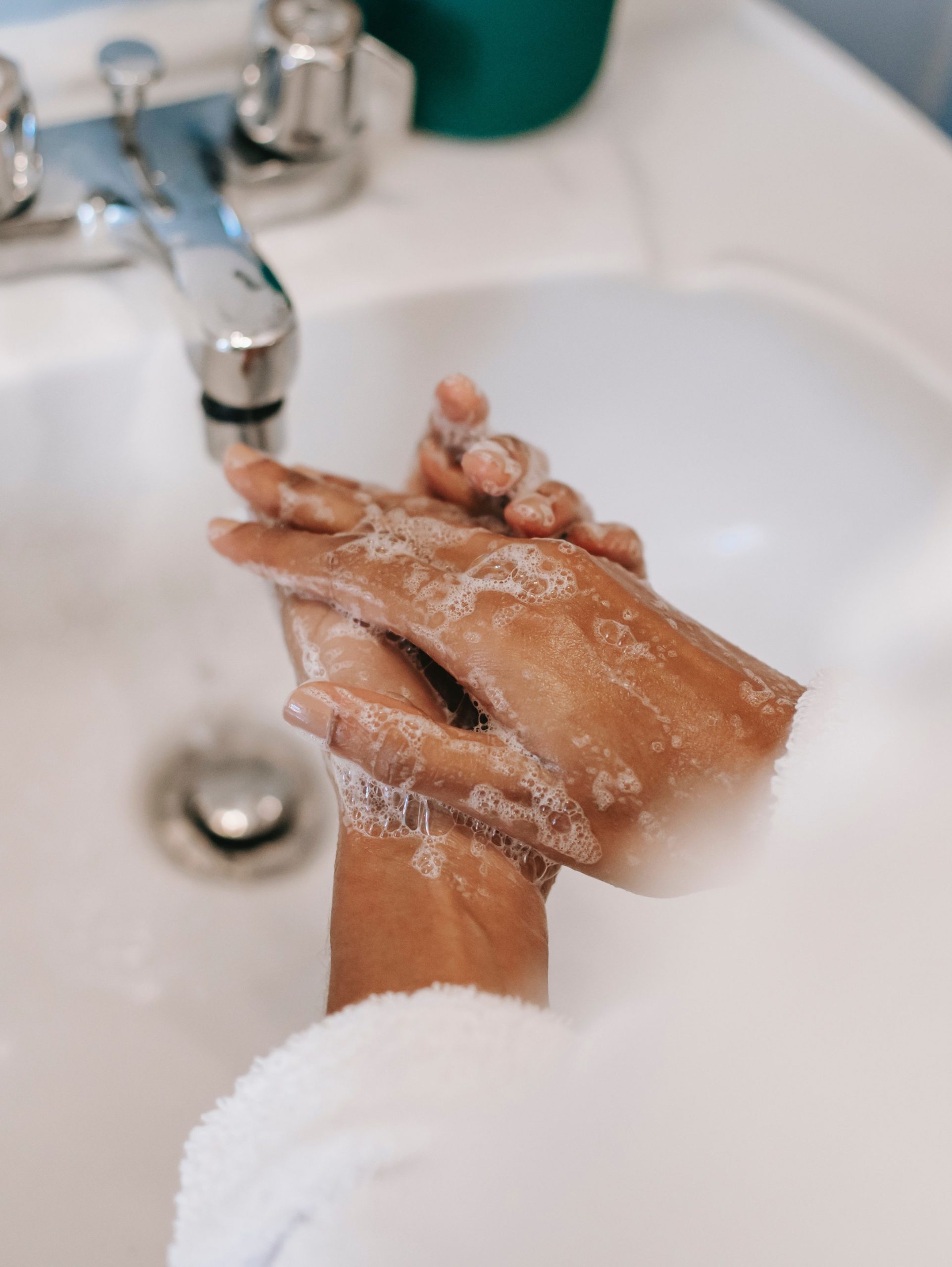 économiser-eau-laver-mains-couper-l'eau