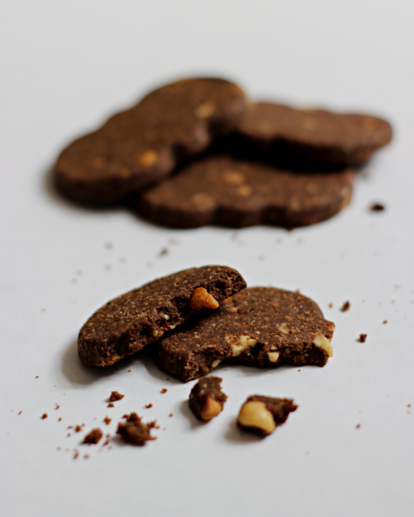 Biscuits-petit-dejeuner-en-cas-gouter-sains-healthy-reduits-en-sucres-proteines-In-Extremis-noisettes-cacao-chocolat-vegan